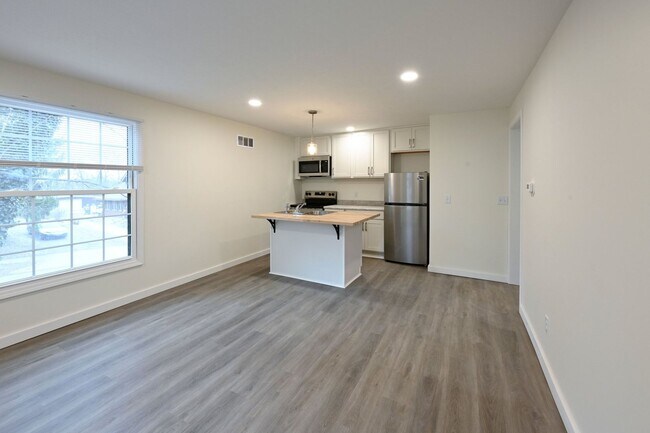 Building Photo - 108 Western Ave