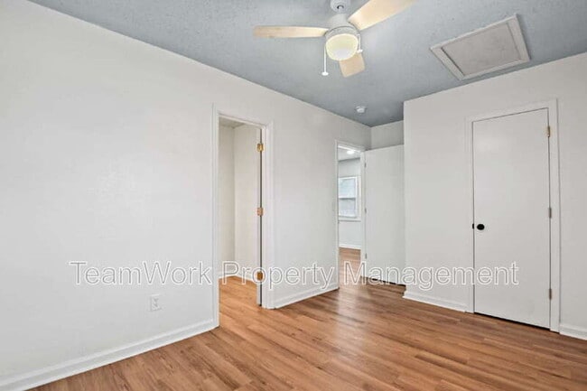 Building Photo - 3042 Terry Dr
