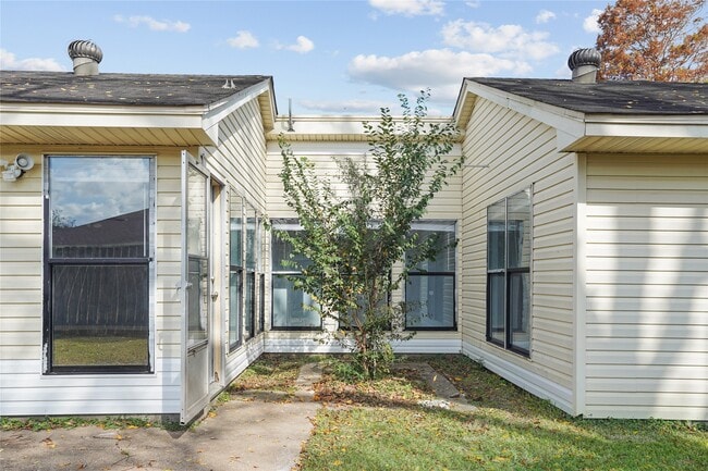 Building Photo - 2846 Mayflower Landing Ct