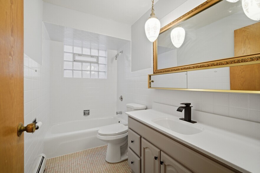 Building Photo - 8645 W Summerdale Ave