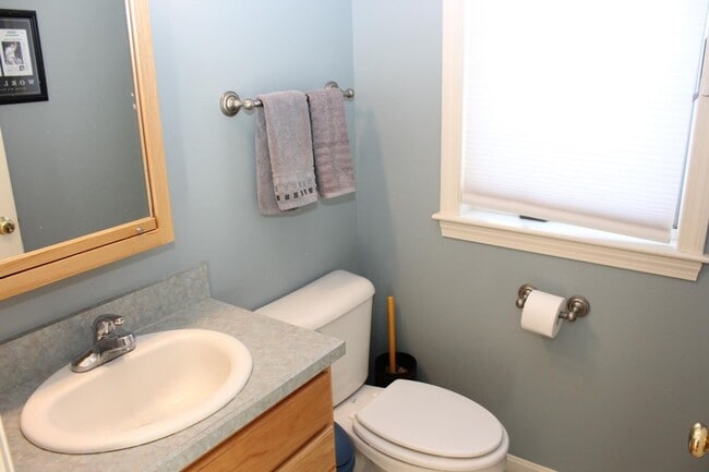 Building Photo - Long Term Rental Meredith, NH