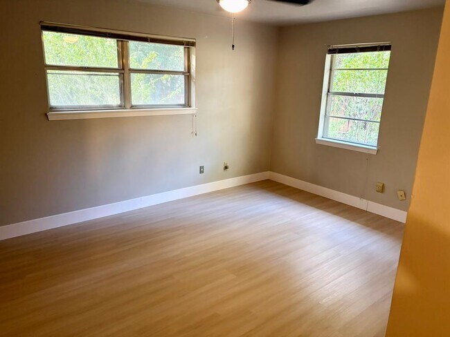 Building Photo - 11401 Indianhead Dr