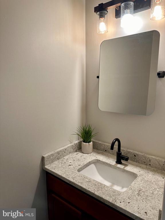 Building Photo - 207 Springmont Dr