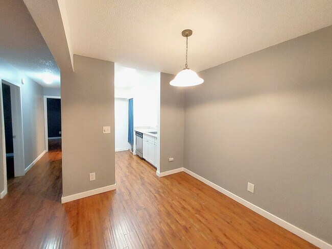 Primary Photo - Halloween SPECIAL! Ground Floor Two Bedroom!