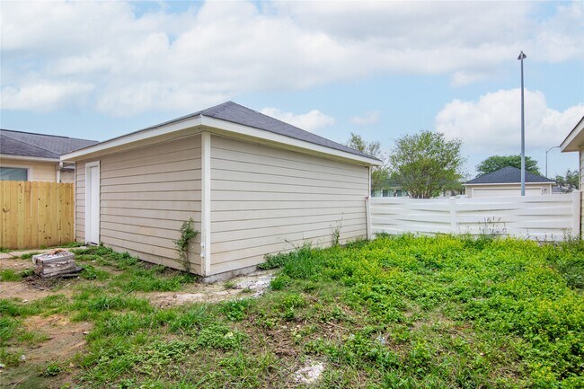 Building Photo - 20911 Young Meadows Way