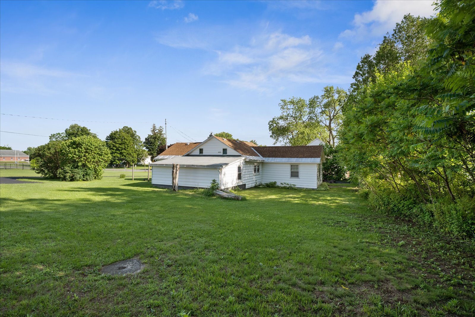 Building Photo - 9453 Maynard Dr