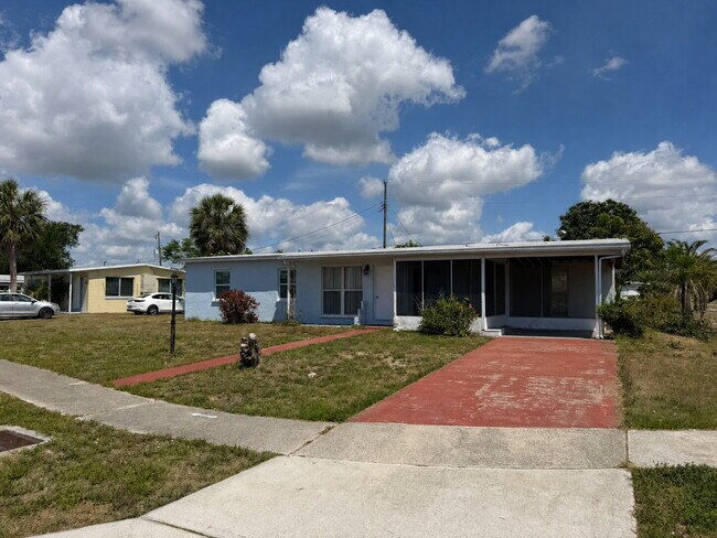 Building Photo - "Charming 3-Bedroom in Port Charlotte – Cozy Comfort Awaits!"