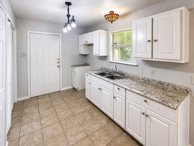 Building Photo - 11919 Greenmesa Dr