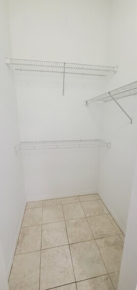 Building Photo - 420 SE 23rd Ln
