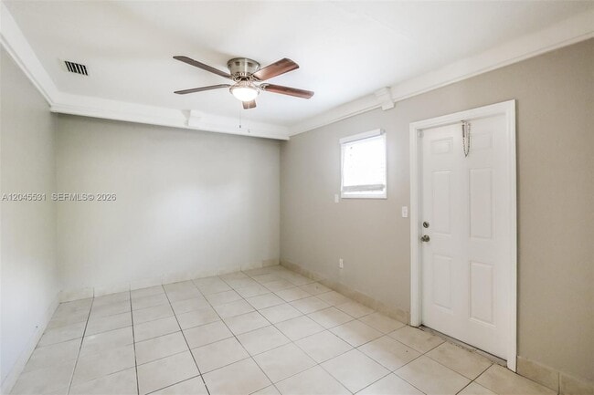 Building Photo - 4951 SW 16th St