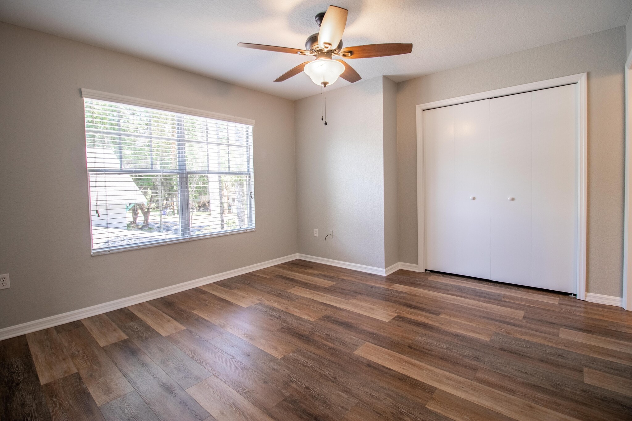 Building Photo - 405 S Lake Ave