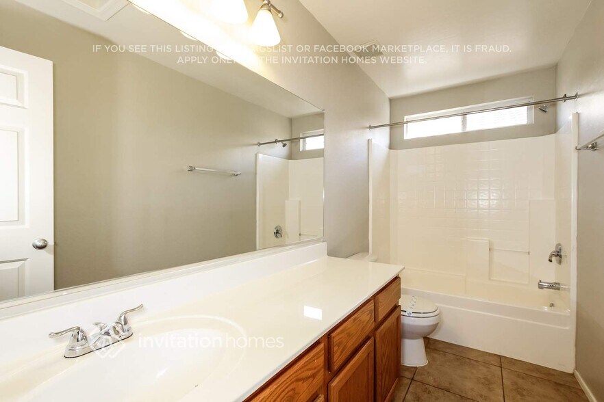 Building Photo - 9049 N 115th Dr