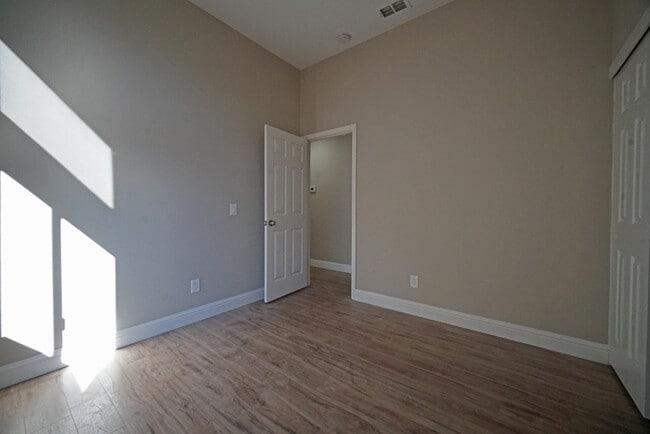 Building Photo - Beautifully remodeled 4 bedroom, 2 bathroo...