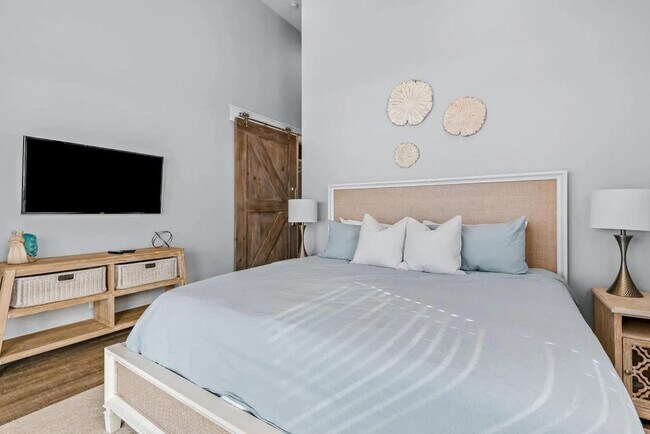 Building Photo - 14324 Front Beach Rd