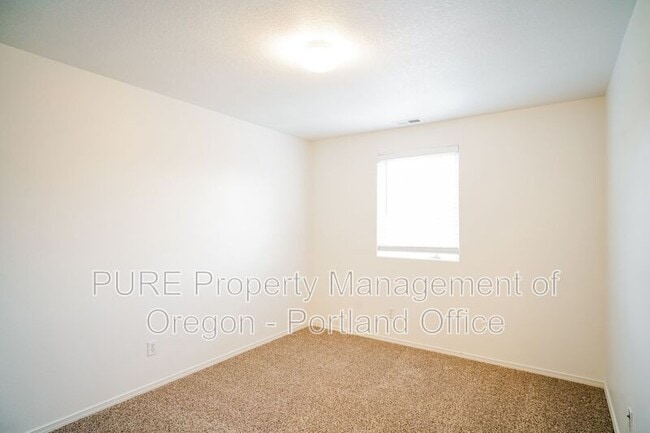 Building Photo - 16215 SW Blue Goose Ln