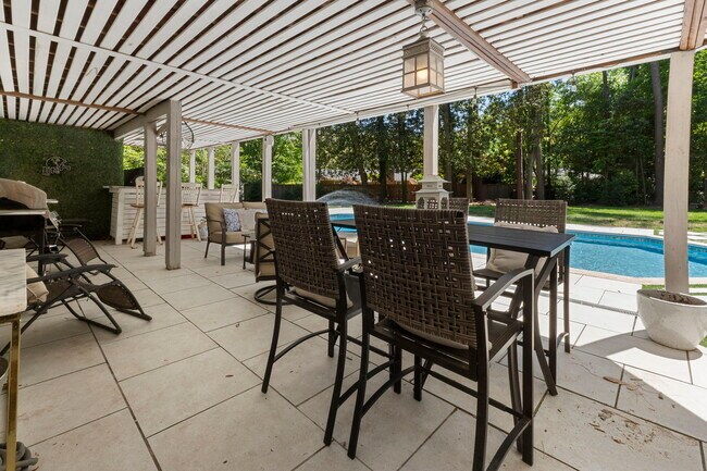Building Photo - 4470 Chatworth Ct NE