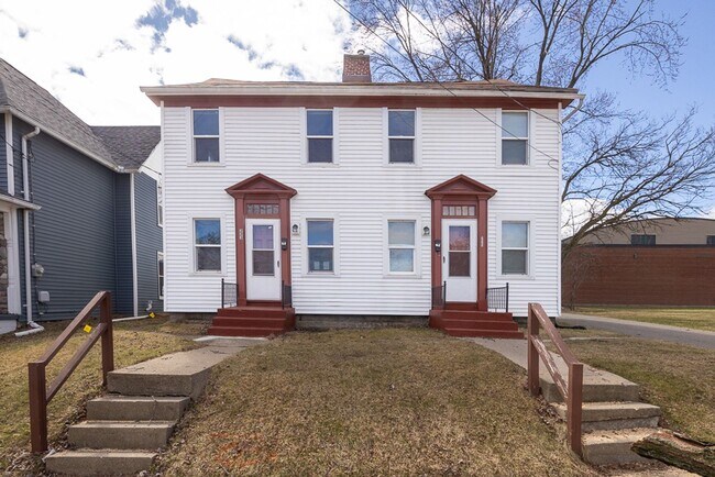 Building Photo - Trail St 223-225 W