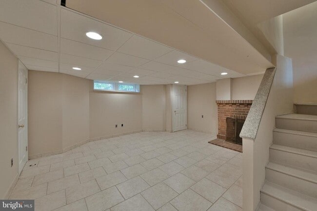 Building Photo - 27 Bysher Ave