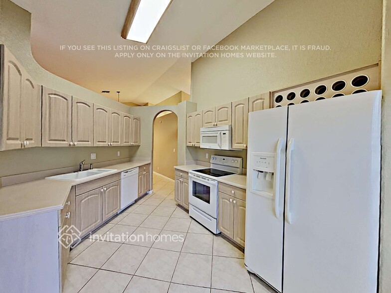 Building Photo - 3970 Sea Grape Cir