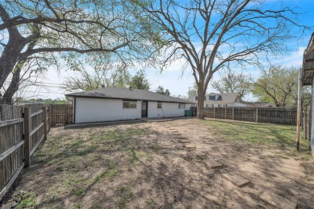 Building Photo - 600 N Mill St