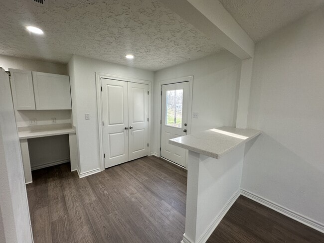 Building Photo - 11410 Red Hill Rd