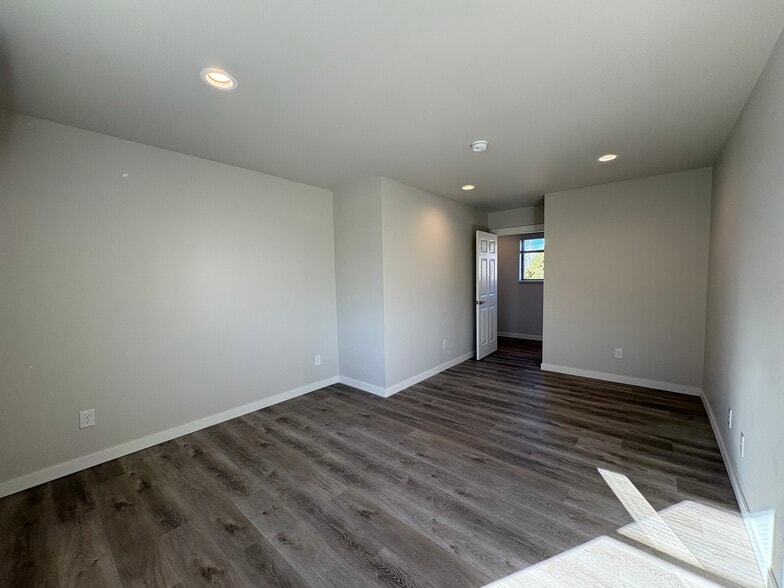 Building Photo - 2210 Arden Ct N