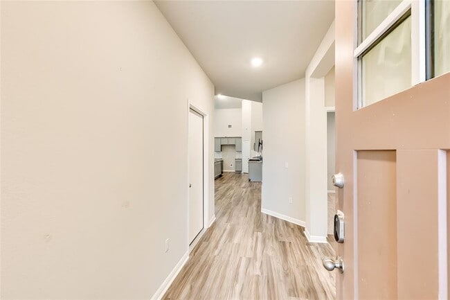 Building Photo - 312 Empress Tree Dr