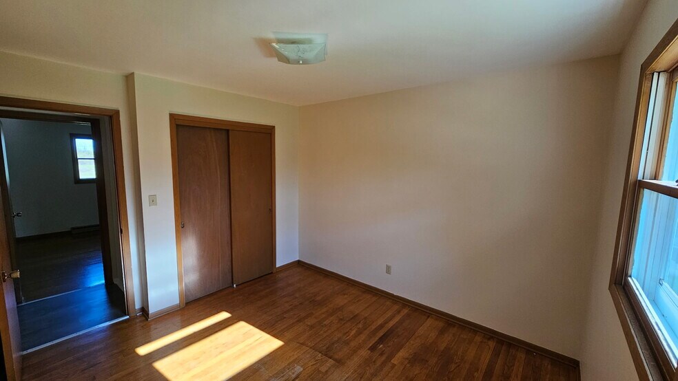 Building Photo - 499 Adeline Dr
