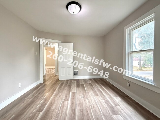 Building Photo - 3 Bedroom House