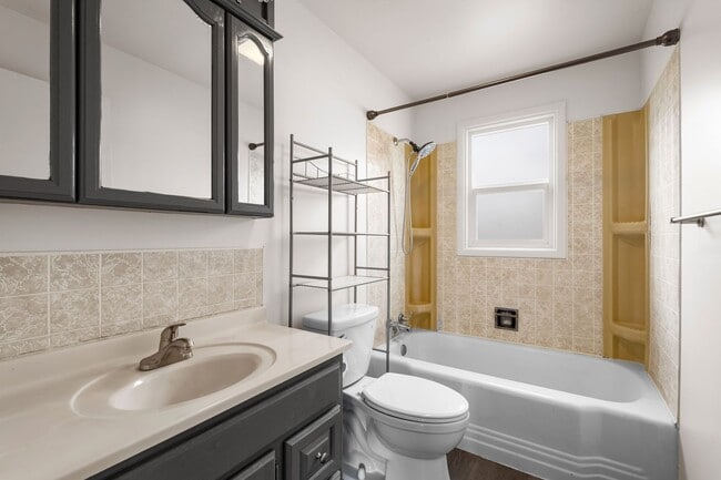 Building Photo - Charming Bungalow in Evergreen