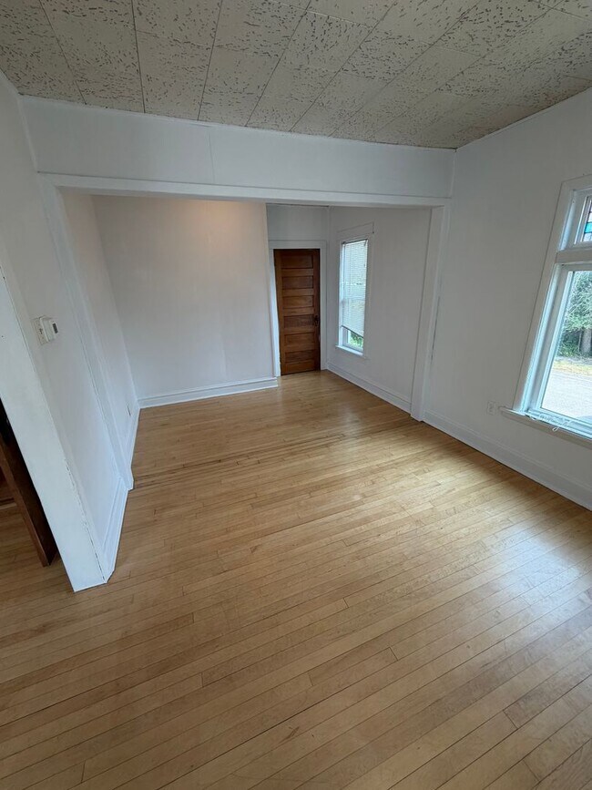 Building Photo - 409 N 51st Ave W