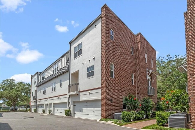 Building Photo - 145 S Park Ave