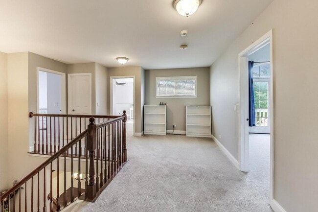 Building Photo - 613 Kinnear Cove