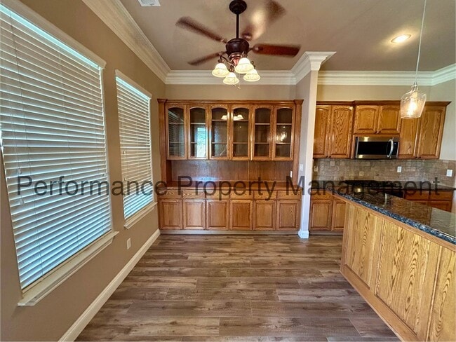 Building Photo - Stunning 4 Bed/ 2 Bath NW Bakersfield Home...