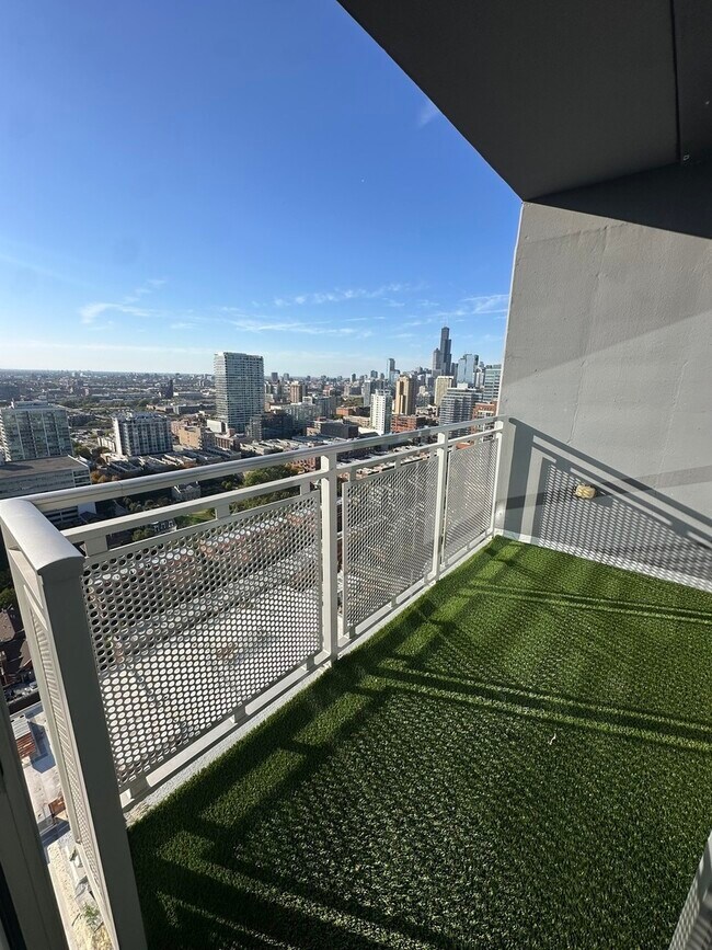 Building Photo - 1901 S Calumet Ave