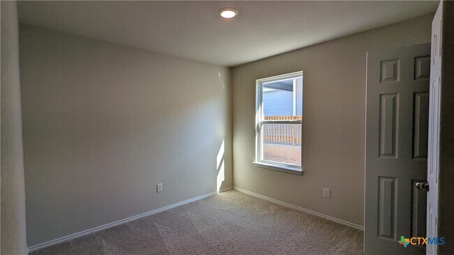 Building Photo - 521 Autumn Blaze