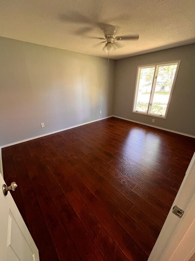 Building Photo - 3-Bed, 2-bath Luxury Southern Hills Designer Home!