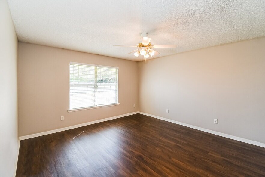 Building Photo - 1562 Wells Rd