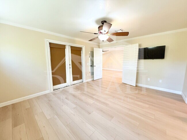 Building Photo - 1326 W Palm Ln