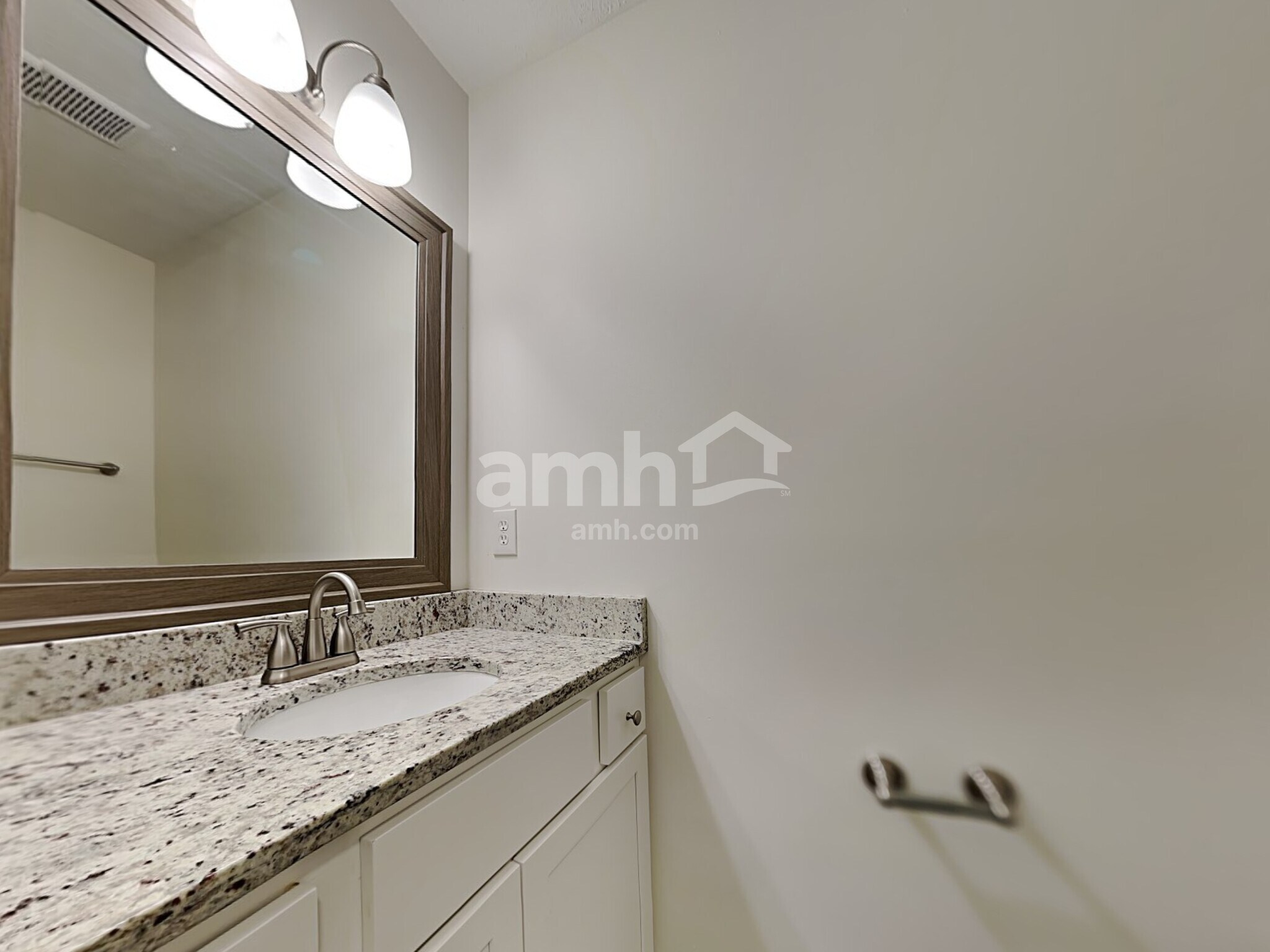 Building Photo - 15 Flamingo Ct