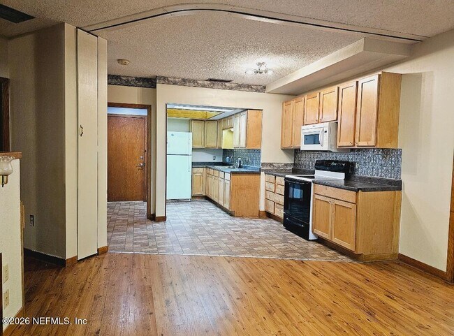 Building Photo - 3175 Ravines Rd