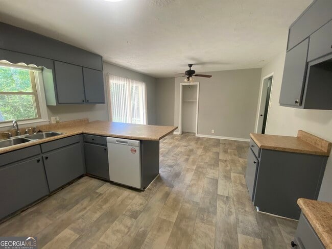 Building Photo - 843 Carrollton Villa Rica Hwy