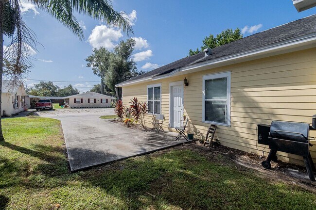 Building Photo - Rental Near Downtown Lakeland!!