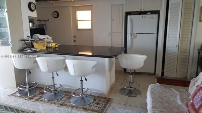 Building Photo - 901 S Surf Rd