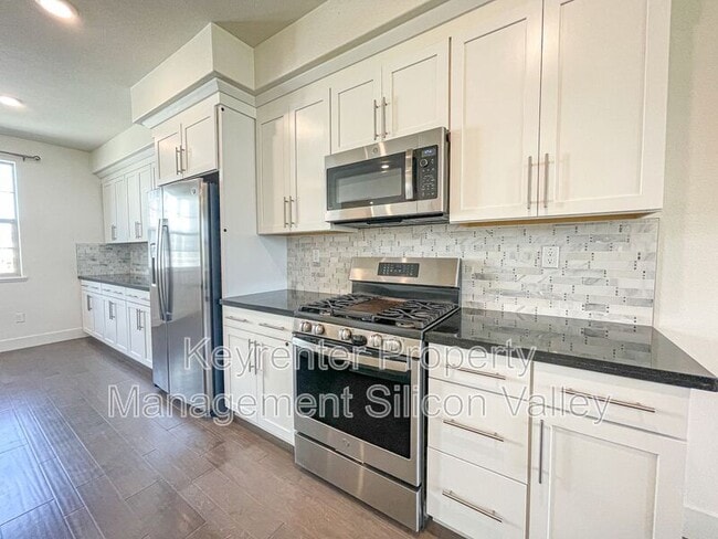 Building Photo - 37549 Willow St