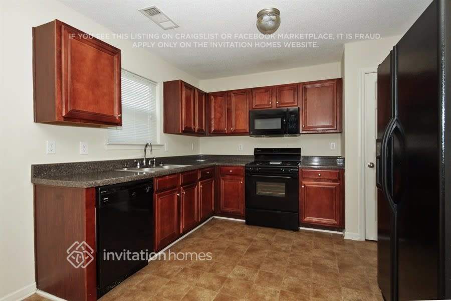 Building Photo - 4838 Bryant Dr