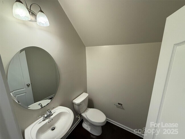 Building Photo - 15124 Evergreen House Dr