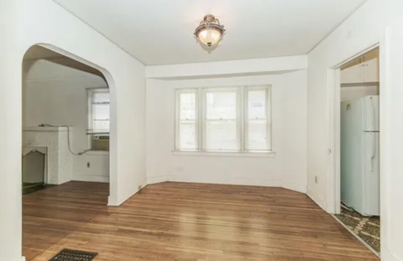 Building Photo - 2211 N Van Ness Blvd