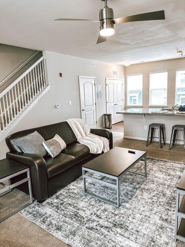 Building Photo - 525 S Patterson Dr