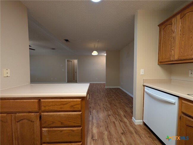 Building Photo - 1666 Lantana Cir